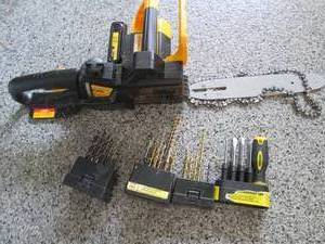 lot 251 image: 20v Yardworks mini chainsaw with ba...