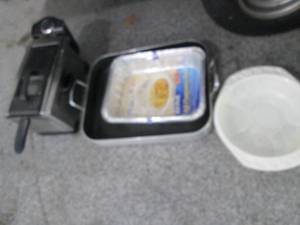lot 253 image: Gourmet deep Fryer plus misc bakewa...