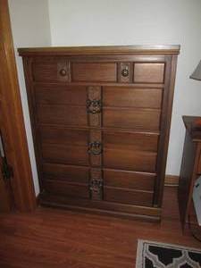 lot 25 image: Vintage 4-drawer hardwood highboy d...