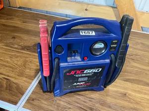 lot 687 image: Clore Automotive JNC660 Jump-N-Carry 12-Volt Jump Starter