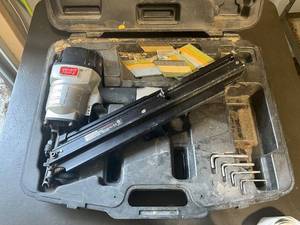 lot 690 image: GRIP-RITE GRTCH350 Clipped Head Framing Nailer with Case