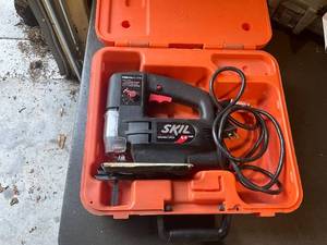 lot 693 image: Skil 4.0 Amp Variable Speed Jigsaw with Case