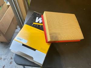 lot 700 image: WIX Air Filter 42487 with Box