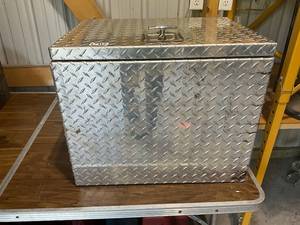lot 708 image: Aluminum Diamond Plate Storage Box with Lock and Key