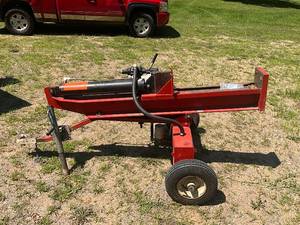 lot 710 image: SpeeCo 20 Ton Log Splitter with Honda GX160 5.5 HP Engine