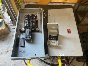 lot 714 image: Lot of 2 Electrical Panels with Circuit Breakers - GE and Line 1
