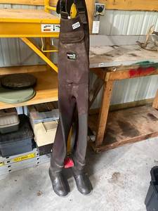 lot 730 image: Guide Series Steel Shank Fishing Boot Waders Size 11