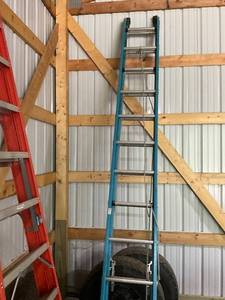 lot 739 image: Werner Fiberglass Extension Ladder, 24-Foot Type 1A, Heavy Duty