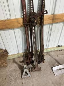 lot 757 image: Set of 3 Farm Jacks with Single Jack Stand