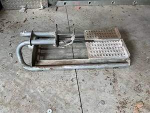 lot 762 image: Heavy-Duty Tire Scissor Lift Clamping Adapter
