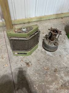 lot 768 image: Vintage Duo-Flow Ten Heater and Metal Stove Base