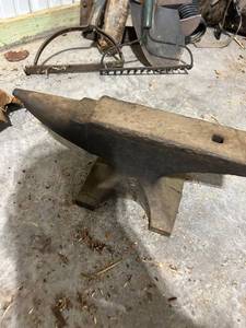lot 773 image: Vintage Cast Iron Blacksmith Anvil