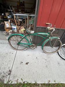 lot 780 image: Vintage Schwinn Panther II Bicycle with Classic Green Finish