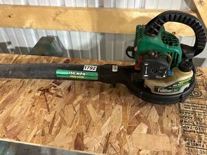 lot 792 image: Weed Eater FeatherLite FL1500LE Gas Leaf Blower 150 MPH
