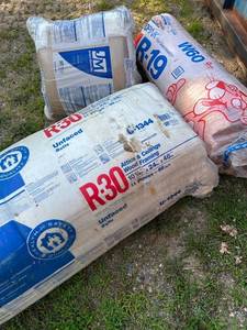 lot 801 image: Lot of Fiberglass Insulation Batts R-19 R-30 Johns Manville and Owens Corning