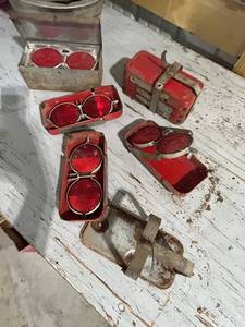 lot 817 image: Set of 5 Vintage Red Metal Emergency Reflector Cases