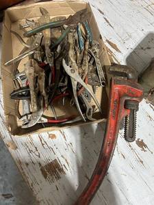 lot 830 image: Assorted Lot of Hand Tools Including Pliers and 18in Ridgid Pipe Wrench