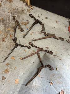 lot 842 image: Group of 5 Vintage Lever Chain Binders Ratchet Style
