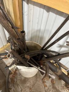 lot 844 image: Bucket of Assorted Metal Pry Bars and Crowbars