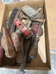 lot 910 image: Box of Assorted Vintage Hand Tools and Wood Planes