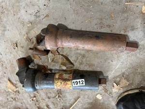lot 912 image: Pair of Used PTO Drive Shafts with Yoke Ends