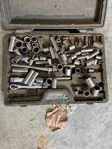 lot 875 image: Craftsman Socket Set with Case Assorted Sizes