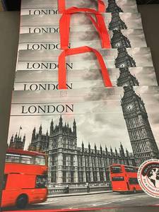 lot 68 image: Set of 5 London-Themed Tote Bags with Red Handles