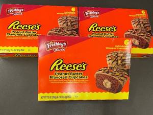 Mrs. Freshley's Deluxe Reese's Peanut Butter Flavored Cupcakes - 18 Pack