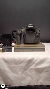 lot 15 image: Canon EOS 4000D DSLR Camera Body with Battery and Charger