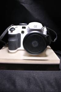 lot 39 image: GE X600 White Digital Camera with Strap and Lens Cover
