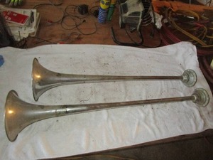 lot 44 image: Pair of Grover Truck Air Horns