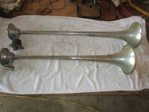 lot 46 image: Pair of Grover Truck Air Horns