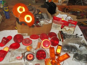 lot 49 image: Mixed Lot of Running Lights