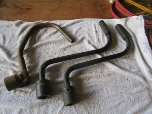 lot 59 image: Semi Trailer Hand Cranks
