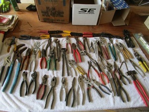 lot 105 image: Mixed Lot of Pliers