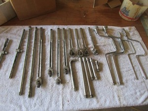 lot 121 image: Mixed Lot of Breaker Bars, Ratchets, Ratchet Extensions, and Speed Wrenches