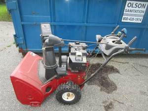 lot 148 image: Toro 826LE Power Max 26 Wide Gas Snow Blower