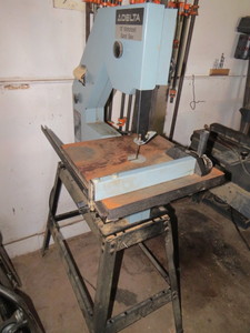 lot 6 image: Delta 16 Motorized Band Saw