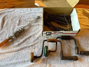 lot 134 image: Mixed Lot of Vintage Hand Drills with Bits