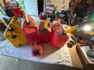 lot 145 image: Mixed Lot of Gas Cans