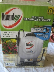 lot 64 image: Roundup 190327 Backpack Sprayer - 4 Gallon