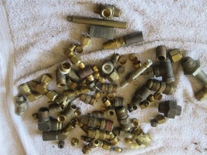lot 66 image: Mixed Lot of Brass Fittings