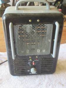 lot 74 image: Comfort Zone CZ798 Multi-Purpose Utility Portable Heater (Milk House Heater)