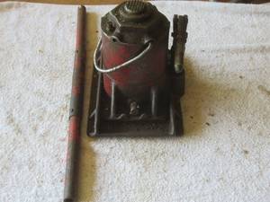 lot 87 image: Blackhawk Jack 5 Ton Bottle Jack