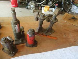 lot 88 image: Mixed Lot of Bottle Jacks