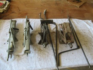 lot 90 image: Mixed Lot of Scissor Jacks