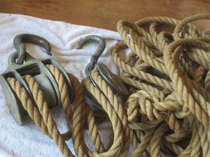 lot 92 image: Block and Tackle Pulley with Rope