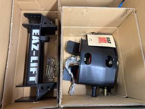 lot 100 image: CAMCO FIFTH WHEEL HITCH