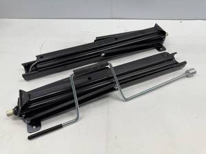 lot 153 image: BAL TRAILER JACKS
