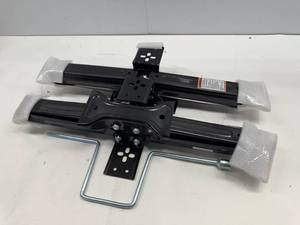 lot 154 image: QUICK PRODUCTS STABLIZER JACKS